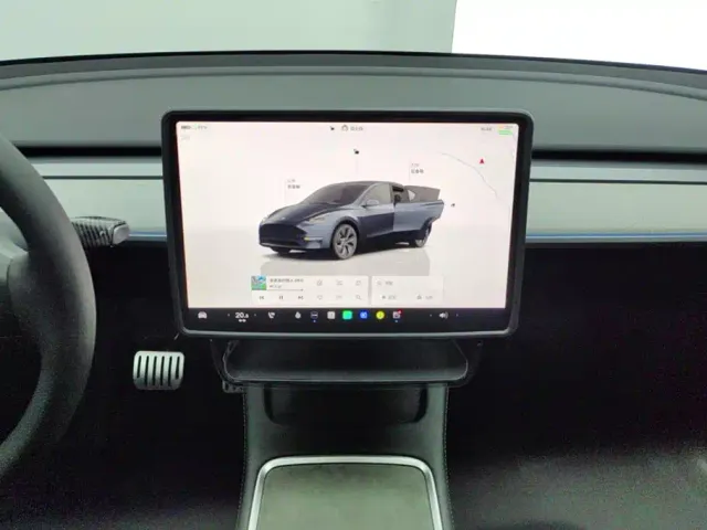 Tesla Model Y — Фото автомобиля 13