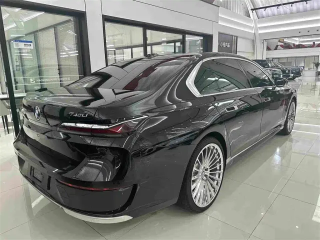 BMW 7 Series — Фото автомобиля 19