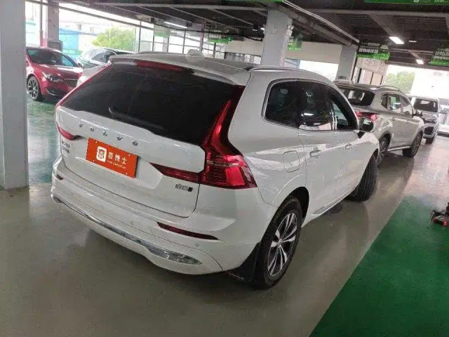 Volvo XC60 — Фото автомобиля 2