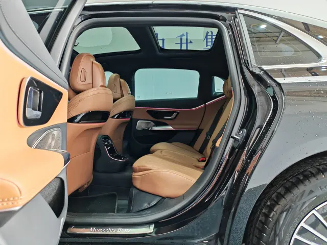 Mercedes-Benz E-Class — Фото автомобиля 12