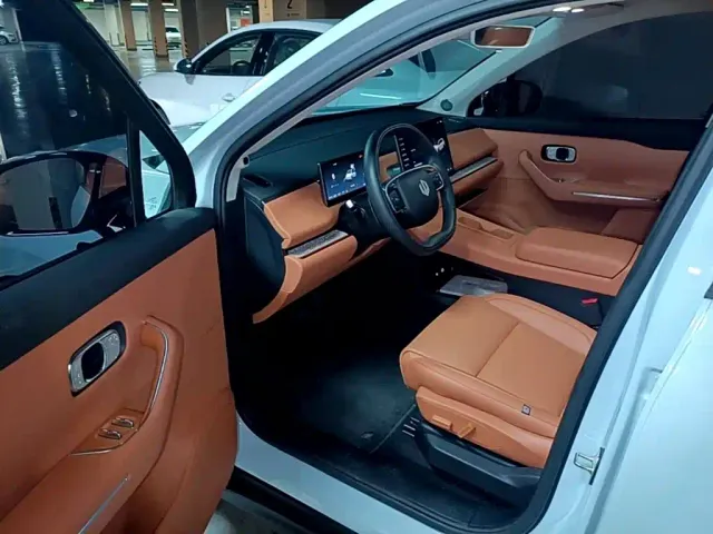 Leapmotor C10 — Фото автомобиля 15