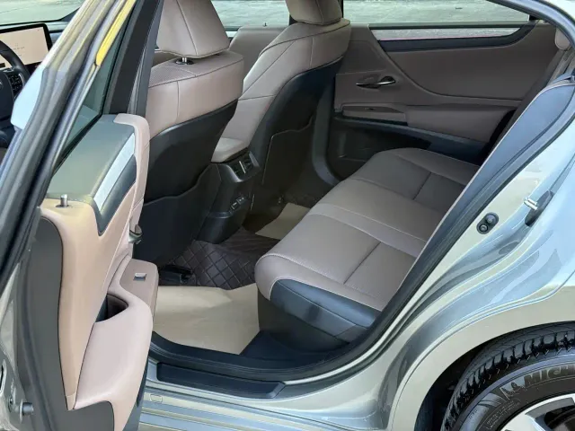 Lexus ES — Фото автомобиля 5