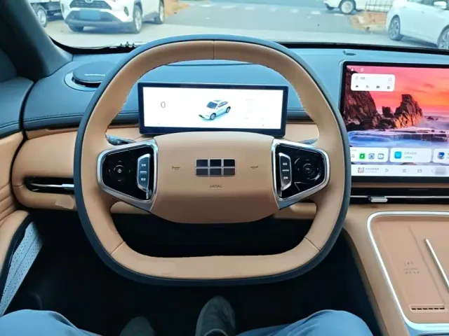 Geely Galaxy Starship 7 EM-i — Фото автомобиля 10