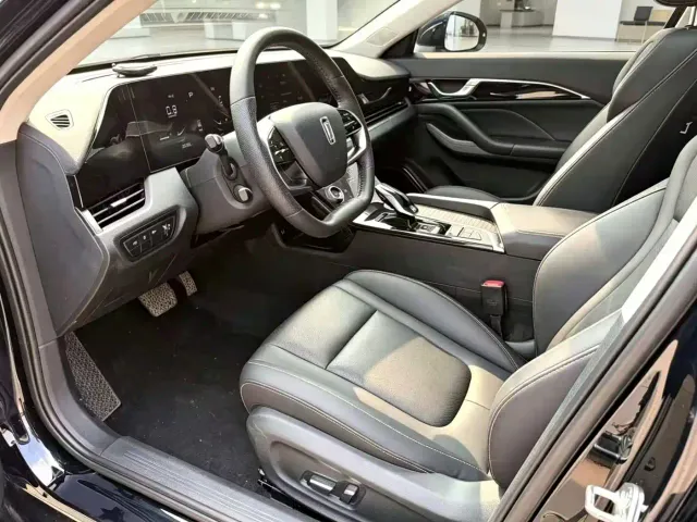 Bestune B70 — Фото автомобиля 5