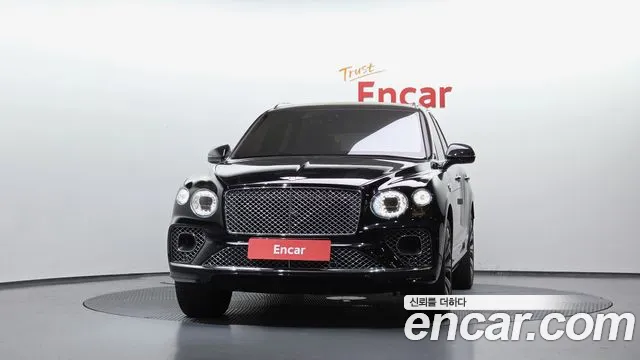 Bentley Bentayga — Фото автомобиля 3
