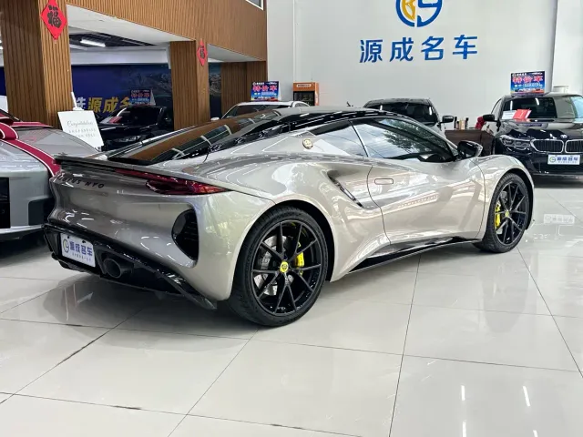 Lotus Emira — Фото автомобиля 5