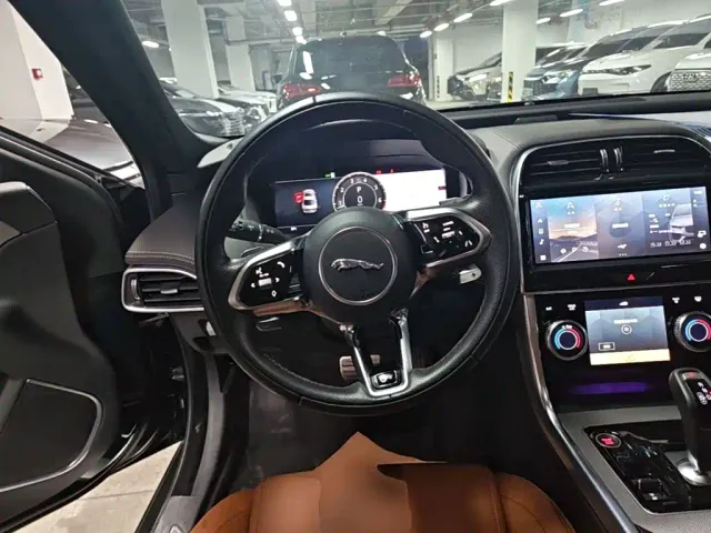 Jaguar XEL — Фото автомобиля 10