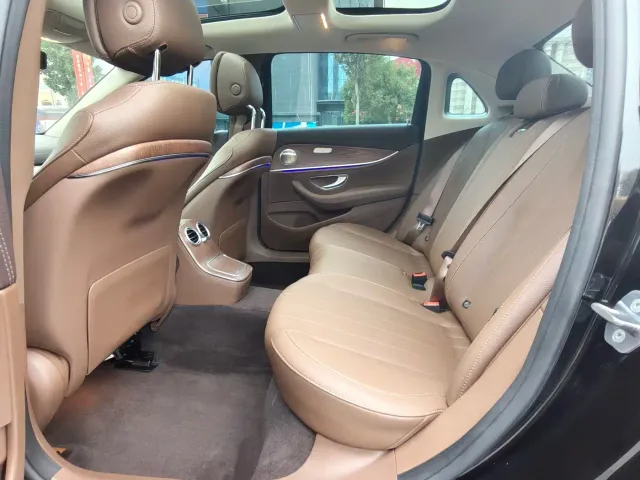 Mercedes-Benz E-Class — Фото автомобиля 19