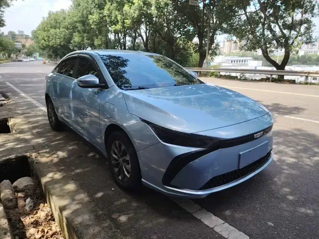 Geely Geometry G6 — Фото автомобиля 3