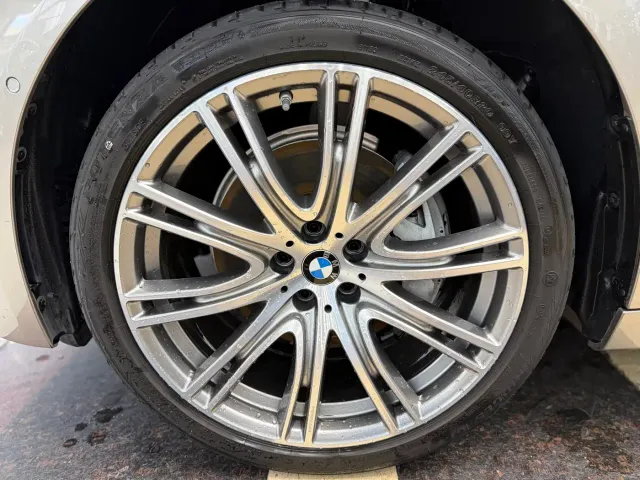 BMW 7 Series — Фото автомобиля 14