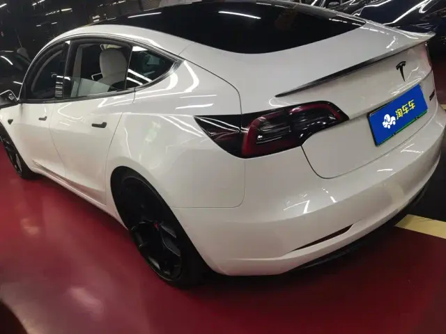 Tesla Model 3 — Фото автомобиля 3
