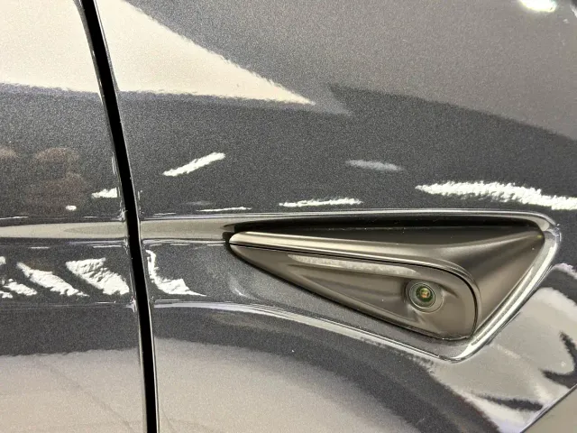 Tesla Model Y — Фото автомобиля 19