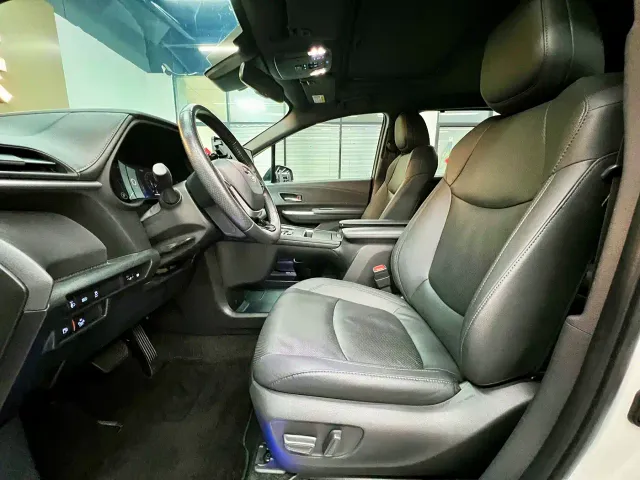 Toyota Sienna — Фото автомобиля 8