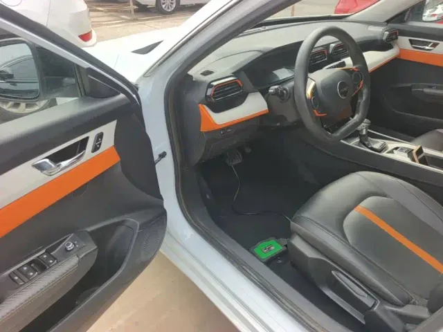 Dongfeng Yixuan — Фото автомобиля 15