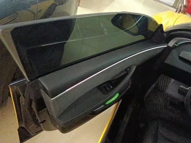 Tesla Model 3 — Фото автомобиля 7