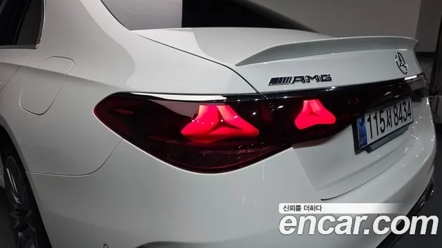 Mercedes-Benz E-Class — Фото автомобиля 20