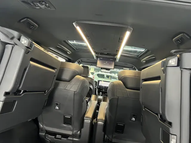 Toyota Vellfire — Фото автомобиля 9