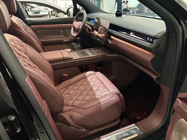 Nio ES8 — Фото автомобиля 8