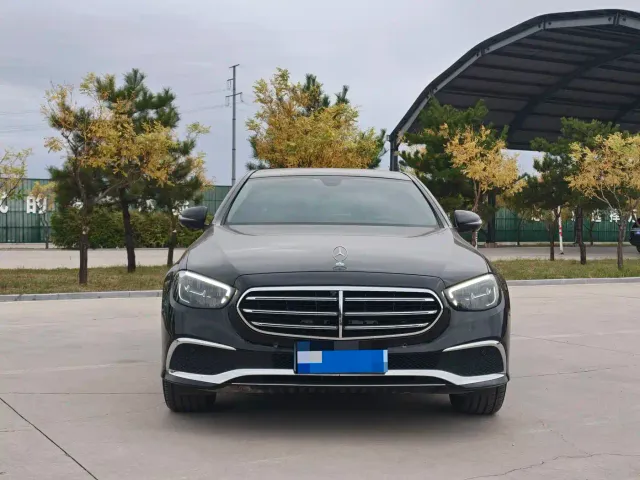 Mercedes-Benz E-Class — Фото автомобиля 2