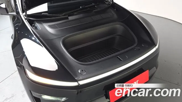 Tesla Model Y — Фото автомобиля 6