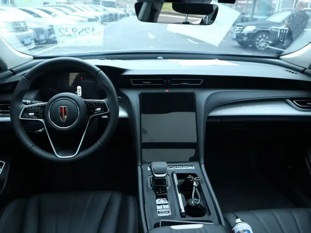 Hongqi H5 — Фото автомобиля 11