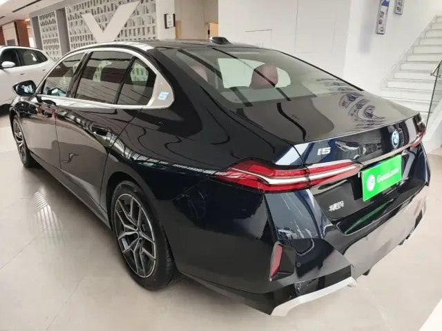 BMW i5 — Фото автомобиля 4