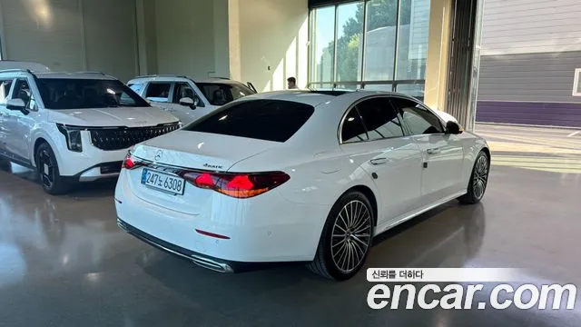 Mercedes-Benz E-Class — Фото автомобиля 2