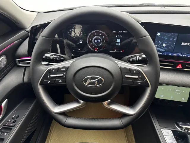 Hyundai Elantra — Фото автомобиля 10