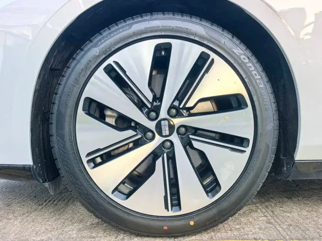 Geely Galaxy E8 — Фото автомобиля 15