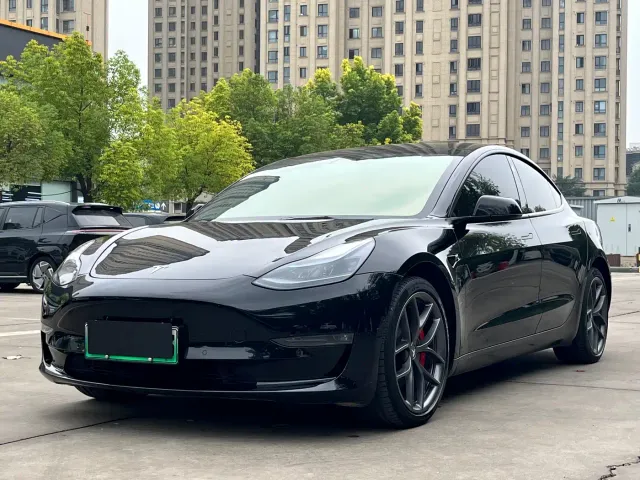 Фотография автомобиля — Tesla Model 3