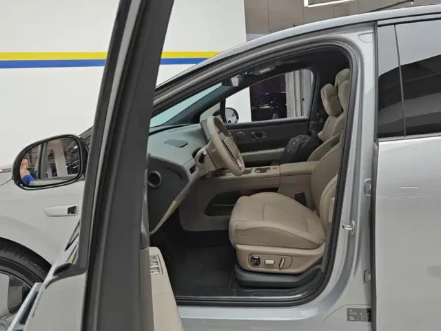 Li Auto i6 — Фото автомобиля 9