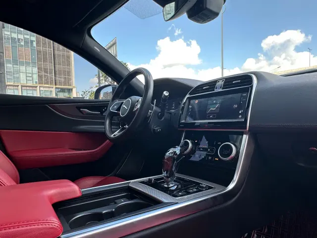 Jaguar XEL — Фото автомобиля 8