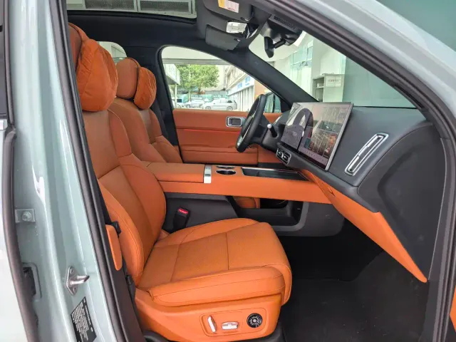 Li Auto L6 — Фото автомобиля 15