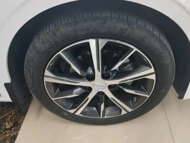 Geely Emgrand — Фото автомобиля 6