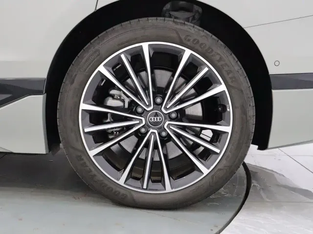 Audi A6L e-tron — Фото автомобиля 13
