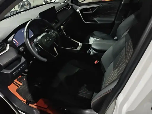 Toyota RAV4 — Фото автомобиля 12