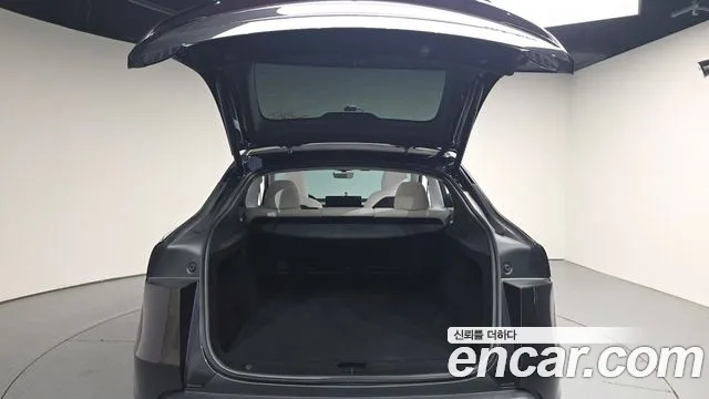 Tesla Model Y — Фото автомобиля 3