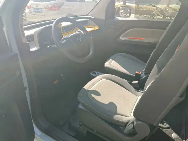 Wuling Hongguang Mini EV — Фото автомобиля 6