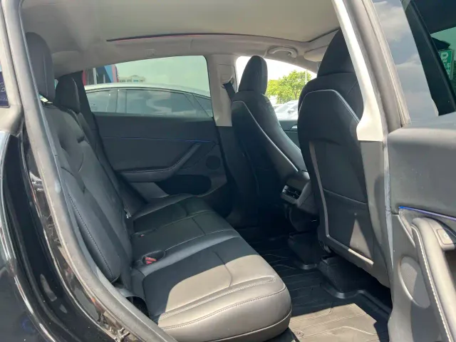 Tesla Model Y — Фото автомобиля 9