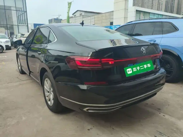Volkswagen Passat — Фото автомобиля 4