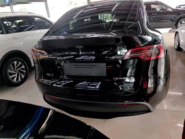 Tesla Model Y — Фото автомобиля 5