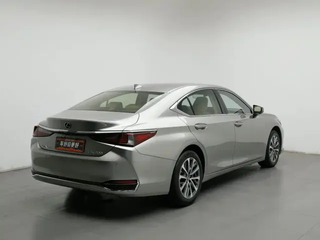 Lexus ES — Фото автомобиля 2