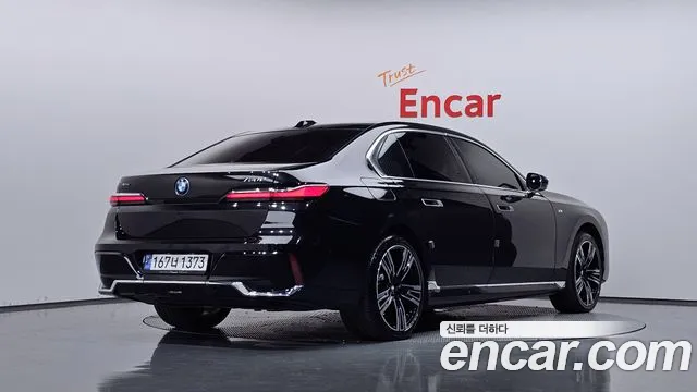 BMW 7 Series G70 — Фото автомобиля 2