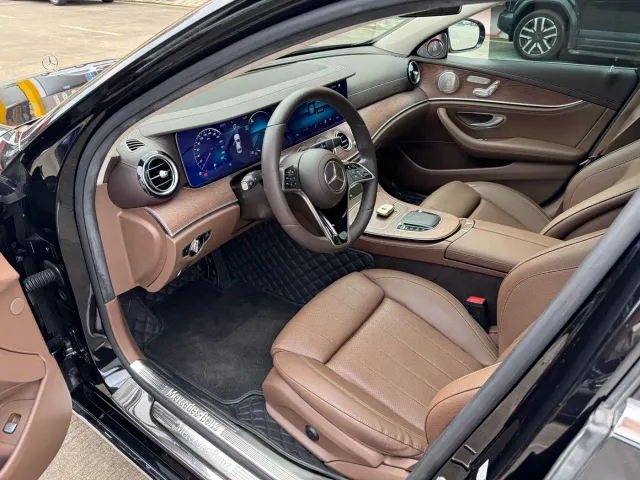 Mercedes-Benz E-Class — Фото автомобиля 4