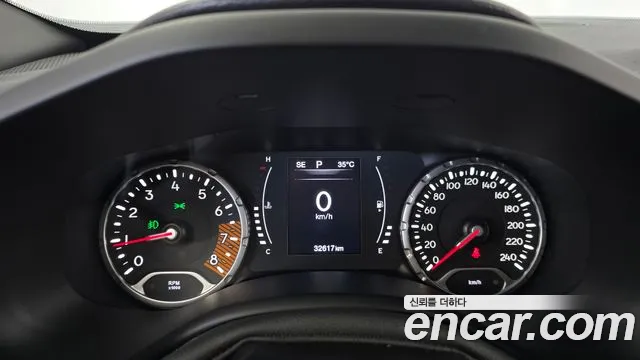 Jeep Renegade — Фото автомобиля 8