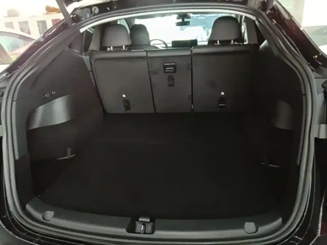 Tesla Model Y — Фото автомобиля 18