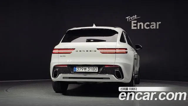 Genesis GV70 2.5T Бензин 2WD — Фото автомобиля 4