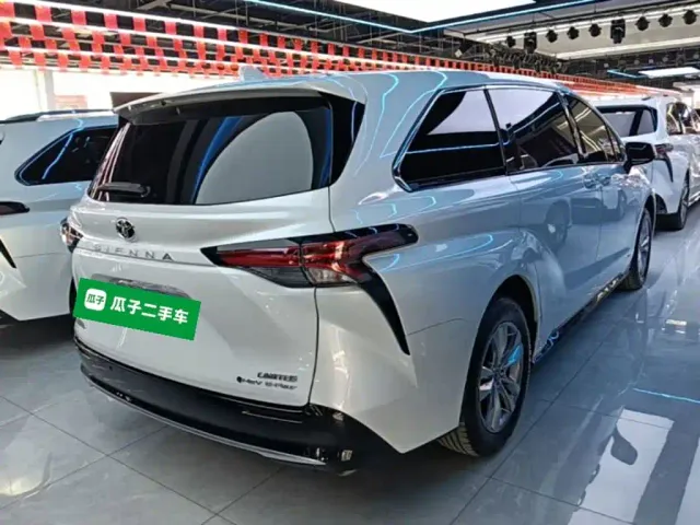 Toyota Sienna — Фото автомобиля 6