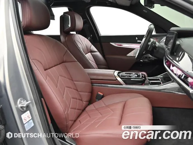 BMW 7 Series G70 — Фото автомобиля 10