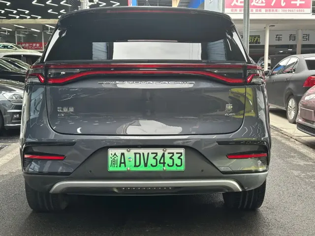 BYD Tang — Фото автомобиля 5